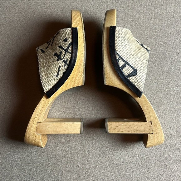 Mark Schwartz Abstract Art Wood Slide Sandal - 7 - Picture 5 of 14